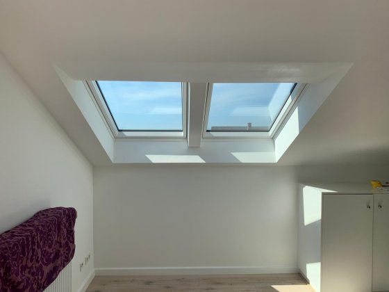 Nachträglicher Dachfenster-Einbau in einer Dachgeschoss-Wohnung